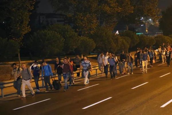 Polis mültecileri durdurdu