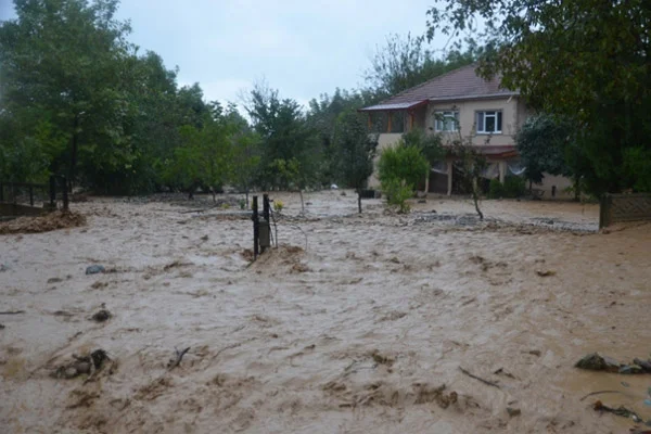 Sapanca sular altında kaldı