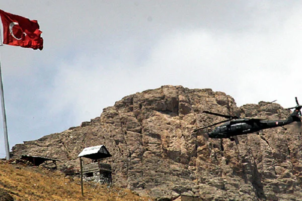 Şemdinli'de bir PKK'lı teslim oldu