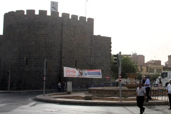 Sur'da sokağa çıkma yasağı kalktı