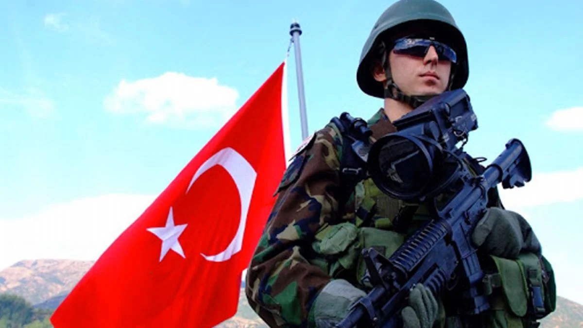 Türk askeri koştu, Danimarkalı konuşuldu