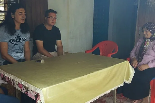 Ünlü şarkıcıdan anlamlı ziyaret