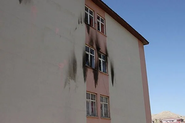 Van'da ilkokula molotoflu saldırı