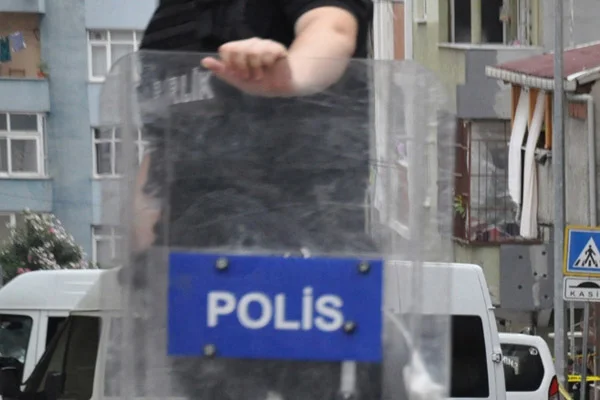 Van'da polise bombalı saldırı