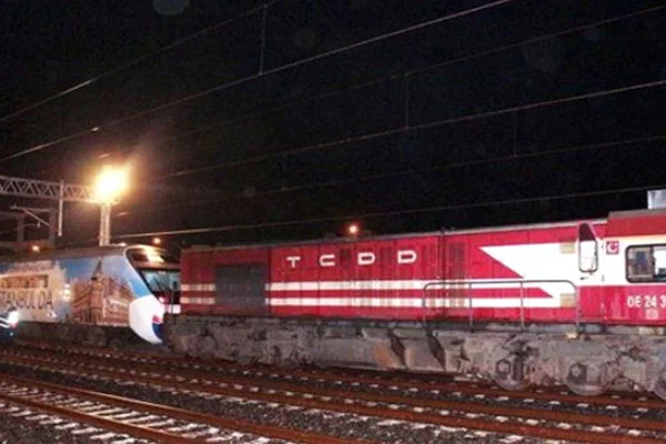 Yük trenine bombalı saldırı