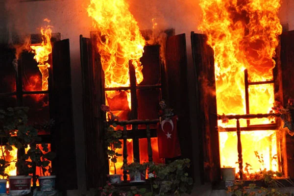150 yıllık tarihi konak yandı