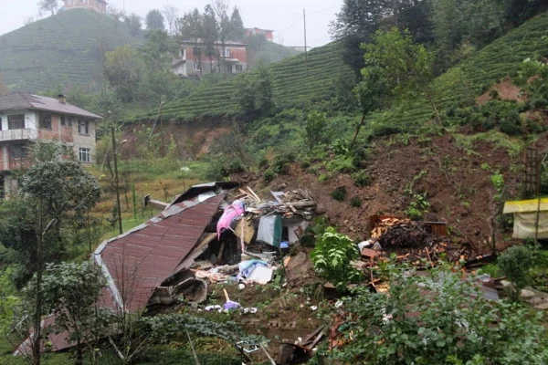 28 köy yolu ulaşıma kapandı