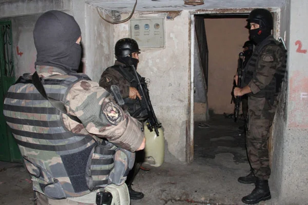 Adana'da kaçakçılara şafak operasyonu