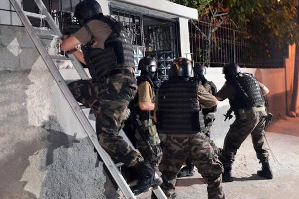 Adana'da şafak operasyonu