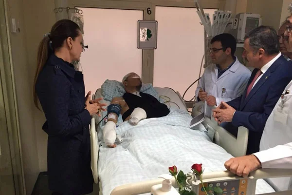 AK Parti heyetinden yaralılara ziyaret