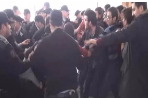 Anadolu Üniversitesi'nde gerginlik