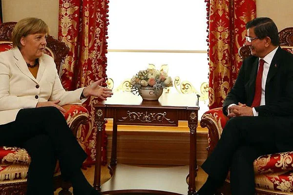 Başbakan Davutoğlu Merkel'i kabul etti