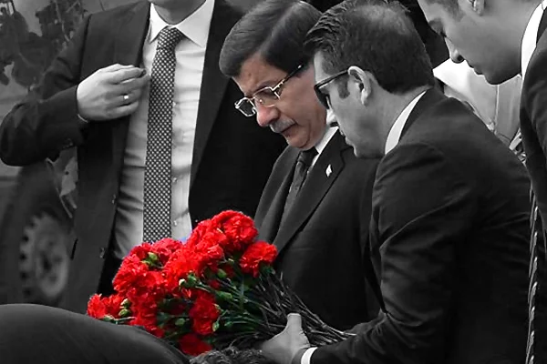 Başbakan karanfil bıraktı