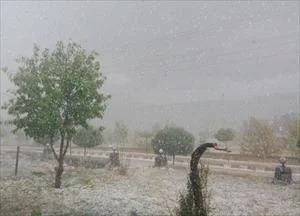 Bayburt'a dolu yağdı