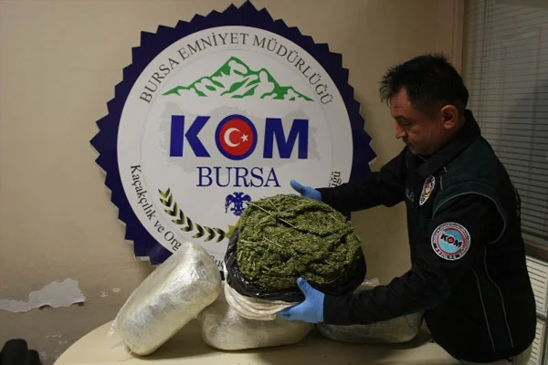 Bursa'da 9 kilo uyuşturucu yakalandı