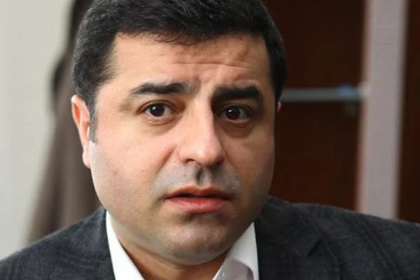 Demirtaş'tan askere seçim vaadi