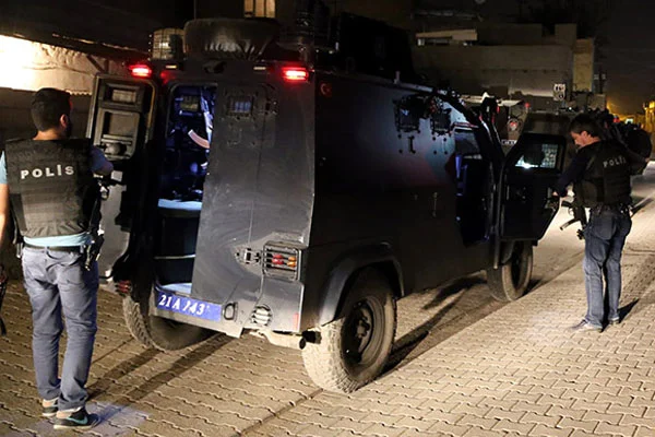 Diyarbakır'da bir polis yaralandı