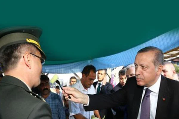 Erdoğan askeri elleriyle besledi