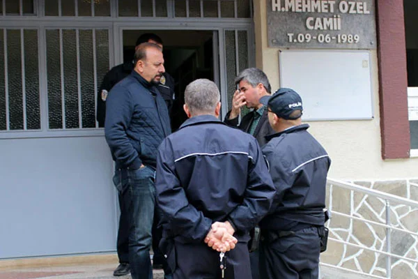 Eskişehir'de iki cami yakıldı