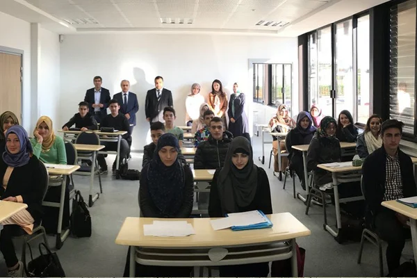 Fransa'nın ilk Türk lisesi eğitime açıldı
