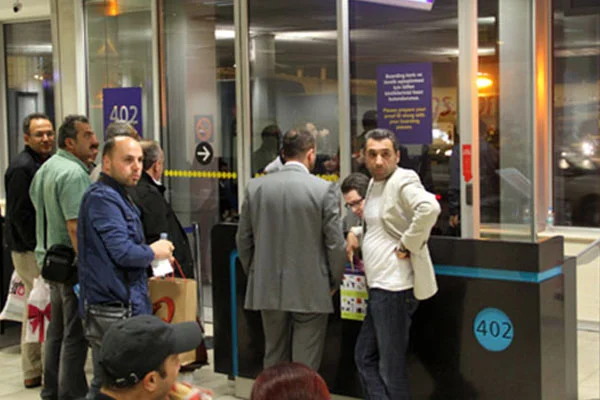 Havalimanında rötar kavgası