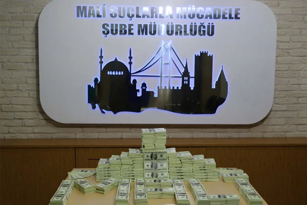 İstanbul'da sahte 180 bin dolar yakalandı