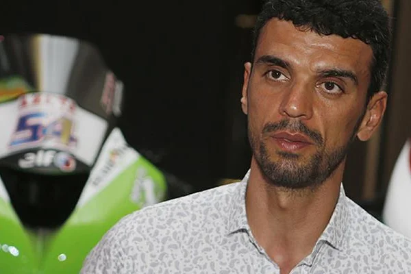 Kenan Sofuoğlu kupasını aldı