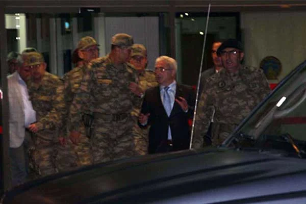 Komutanlar Suriye sınırında