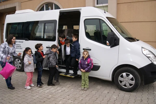Okul servislerine kamera sistemi