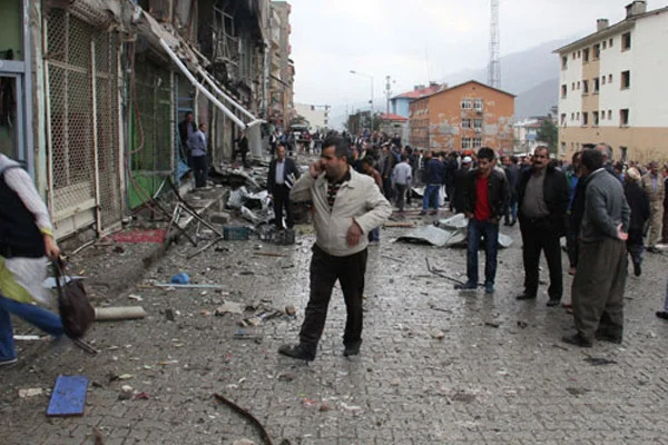 Patlamanın izleri gün ağarınca belirdi