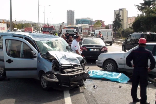 Pendik'te zincirleme kaza: 1 ölü