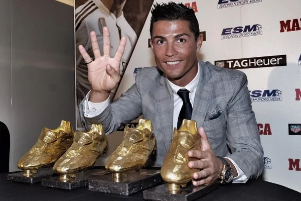 Ronaldo 4. kez altın ayakkabı aldı