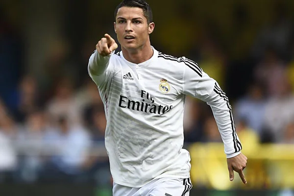 Ronaldo tarihe geçti!