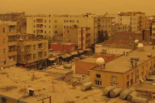 Şanlıurfa'yı toz bulutları sardı