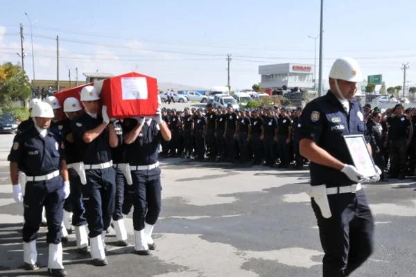 Şehit polise hazin tören