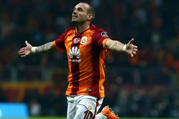 Sneijder resmen imzaladı