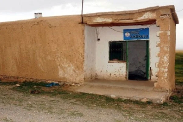 Tek Odalı Ev 7 Öğrencili Okul Oldu