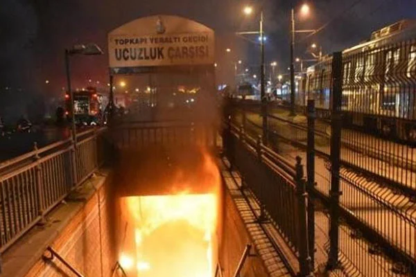 Topkapı'da korkutan yangın