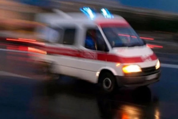 Yolcu otobüsü otomobille çarpıştı: 22 yaralı