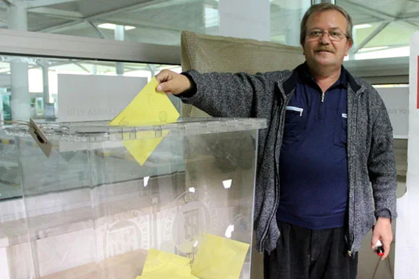 Yurt dışında kaç seçmen oy kullandı?