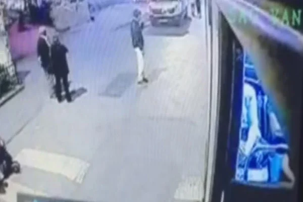 Halk otobüsüne el yapımı bomba attılar