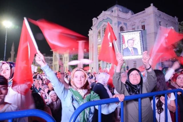 Bir parti daha referandumda evet diyecek