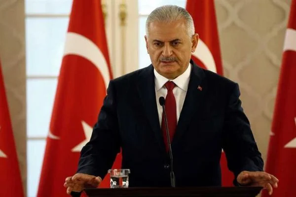 Zorunlu askerlik 9 aya iniyor