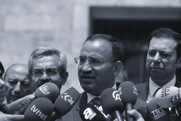 Bozdağ: Gülen başka ülkelere kaçmaya çalışıyor
