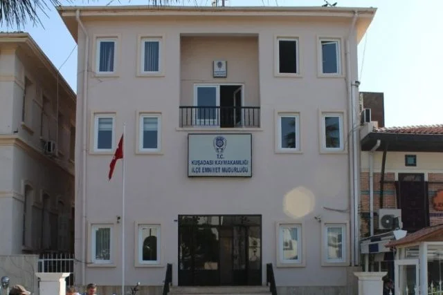 İtalya'da on binler mafyaya lanetledi