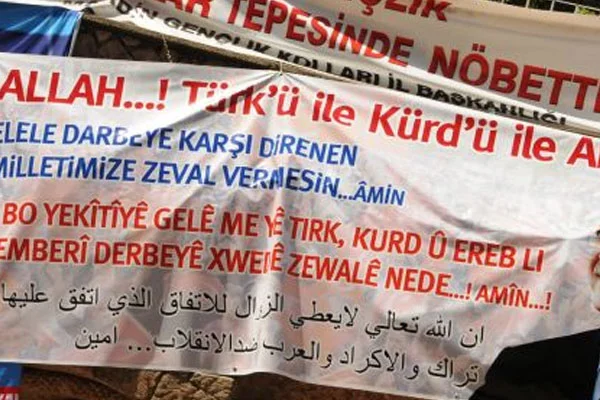 Mardin'de FETÖ'ye 3 dilde tepki