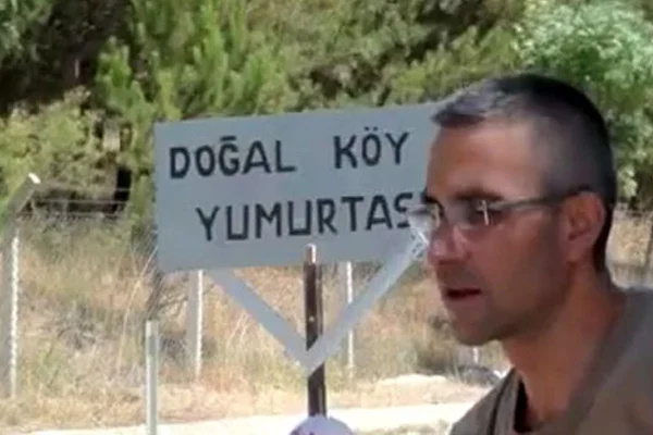 Akar'ın eski koruması köy yumurtası satıyor