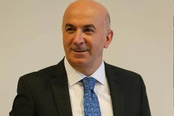 Kadir Topbaş'tan özür dileyip görevinden ayrıldı