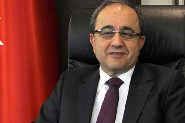 Rektöre makamında gözaltı
