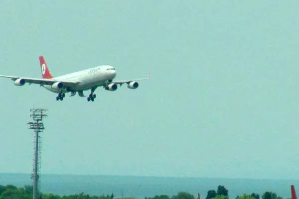 Geç kaldığı uçağı bomba ihbarıyla indirdi